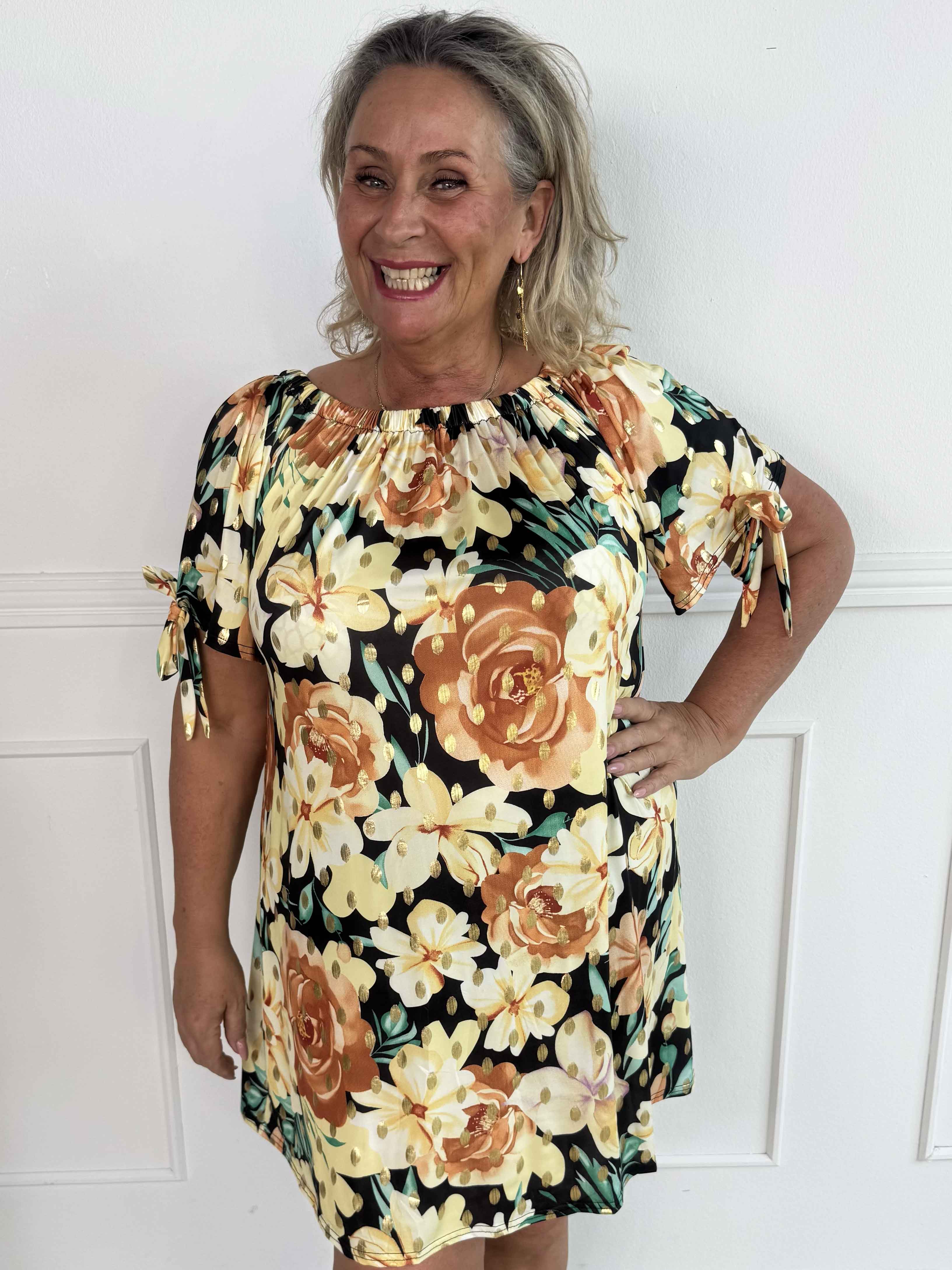 Sofia - Söt plus size blommig klänning med resår i halsen